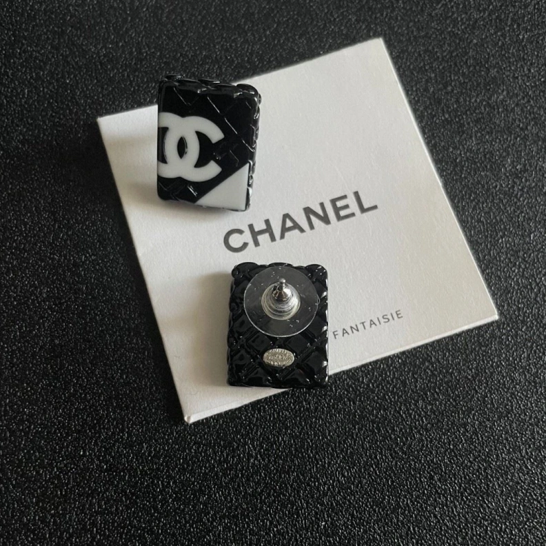 Compact Chxnxl Earrings 286034