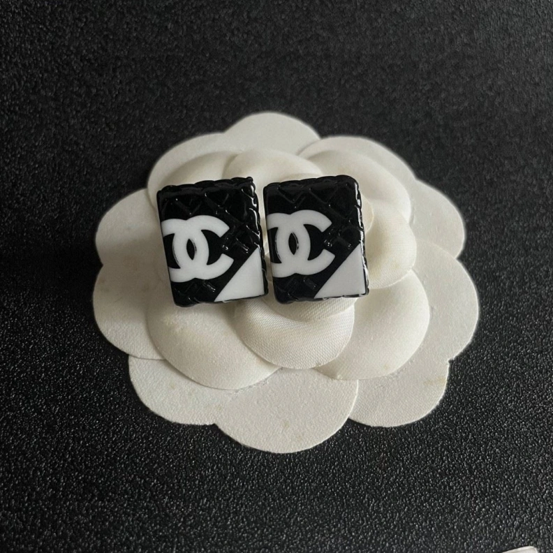 Compact Chxnxl Earrings 286034