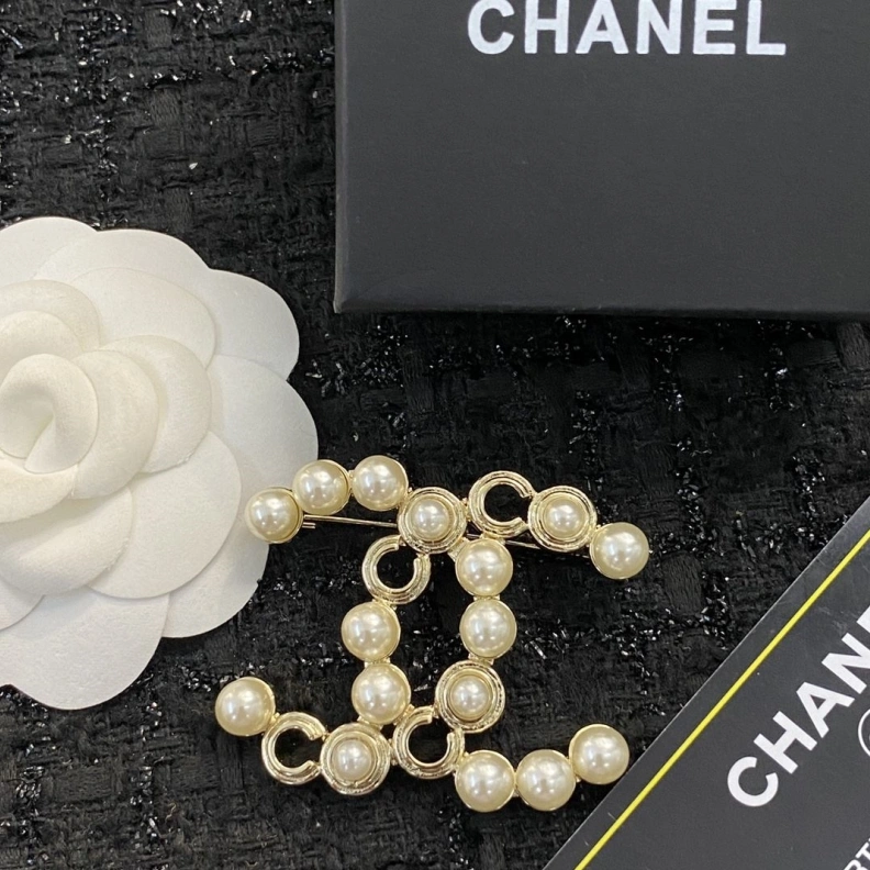 Cozy Chxnxl Brooches 286386