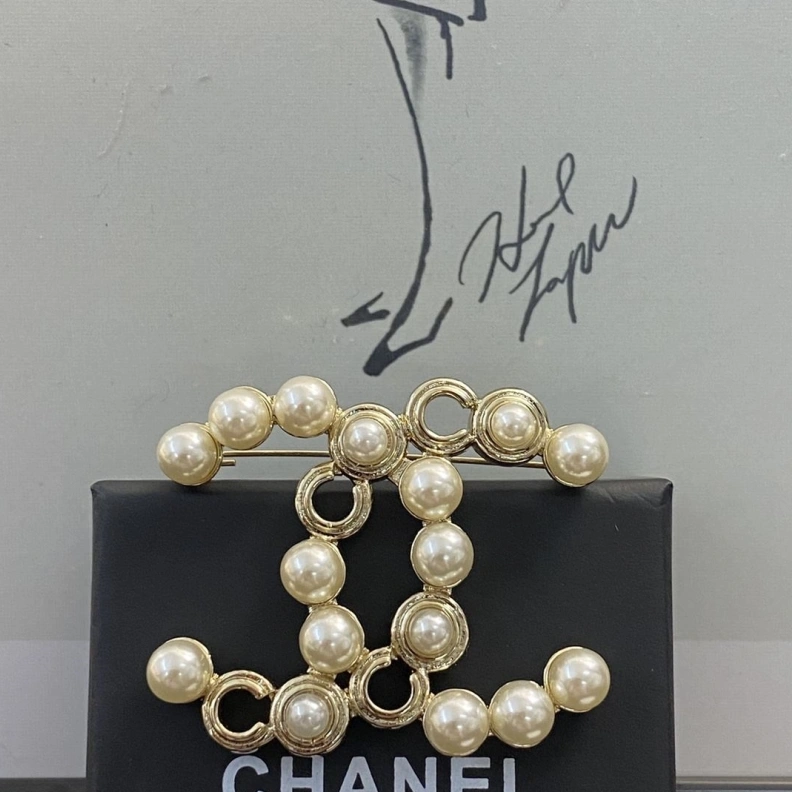 Cozy Chxnxl Brooches 286386