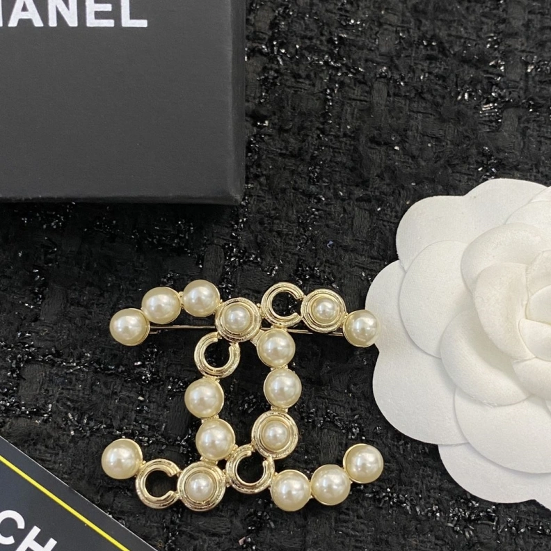 Cozy Chxnxl Brooches 286386