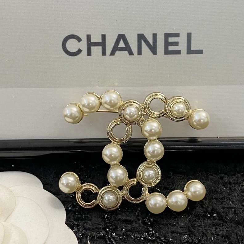 Cozy Chxnxl Brooches 286386