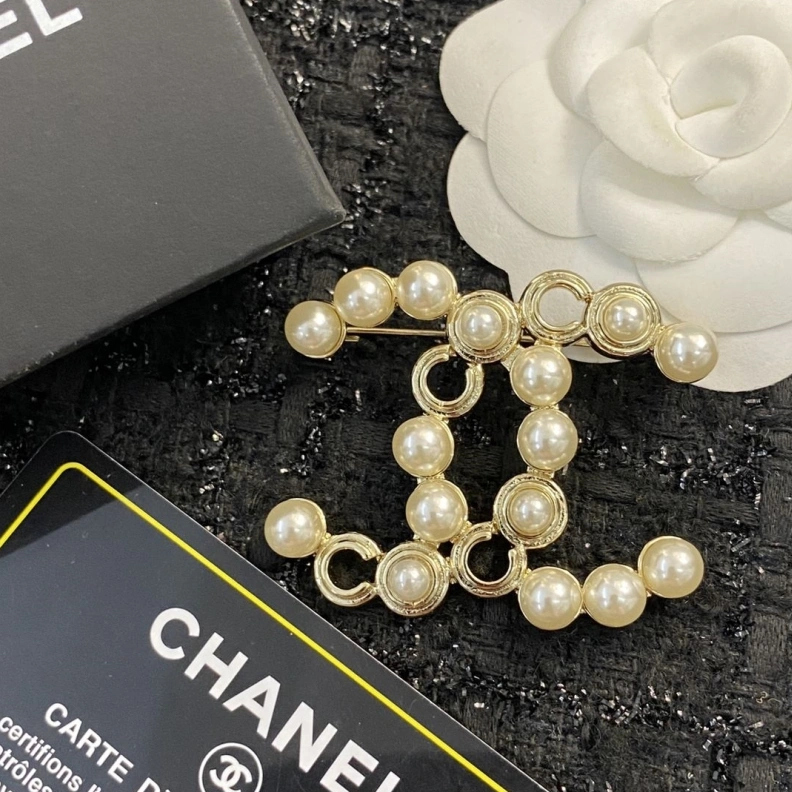 Cozy Chxnxl Brooches 286386