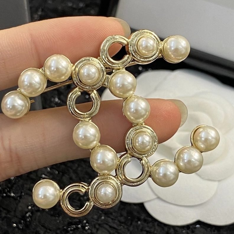 Cozy Chxnxl Brooches 286386
