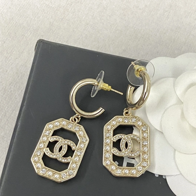 Breathable Chxnxl Earrings 286020