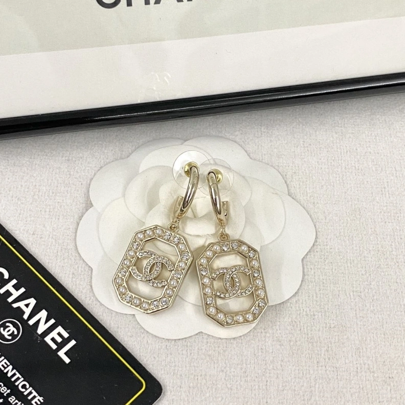 Breathable Chxnxl Earrings 286020
