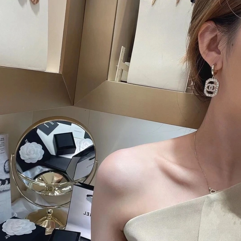 Breathable Chxnxl Earrings 286020