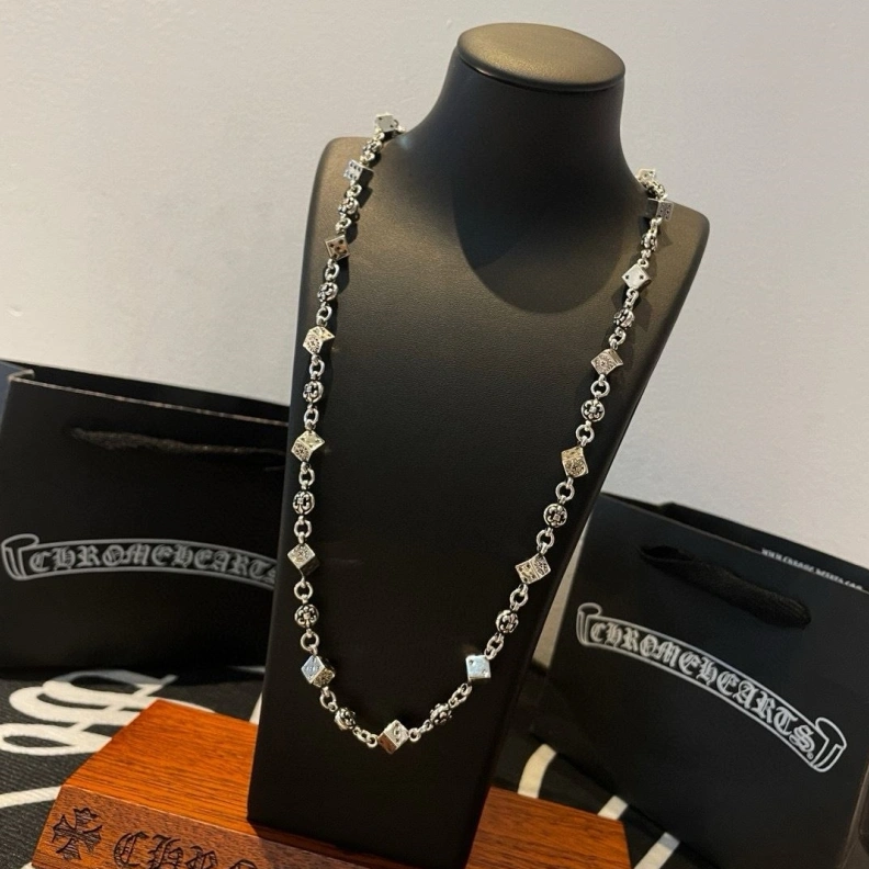 Vibrant Chrxmx Hxxrts Necklaces 296955