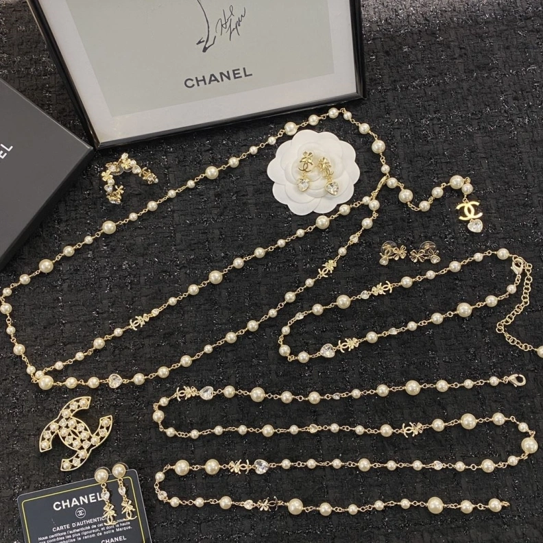 Resilient Chxnxl Necklaces 285419