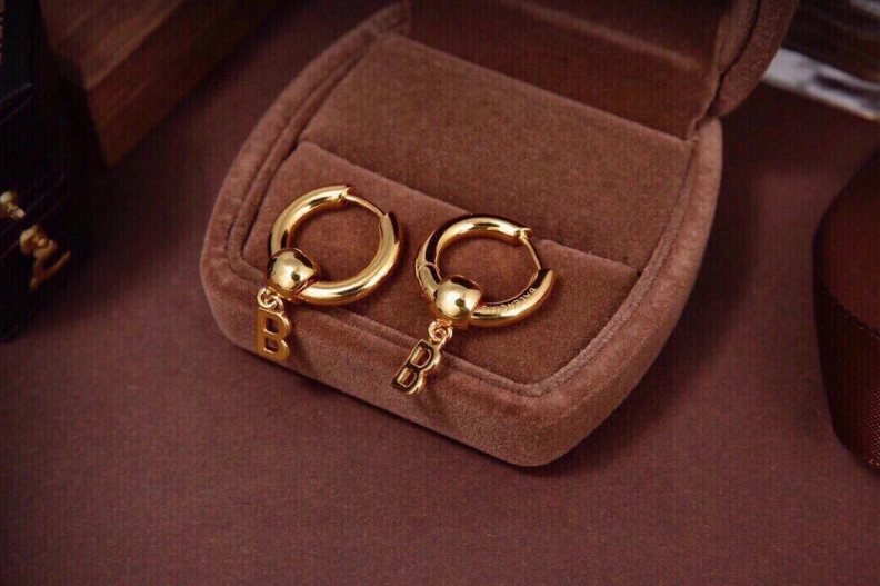 EasyMatch Bxlxnciaga Earrings 282239