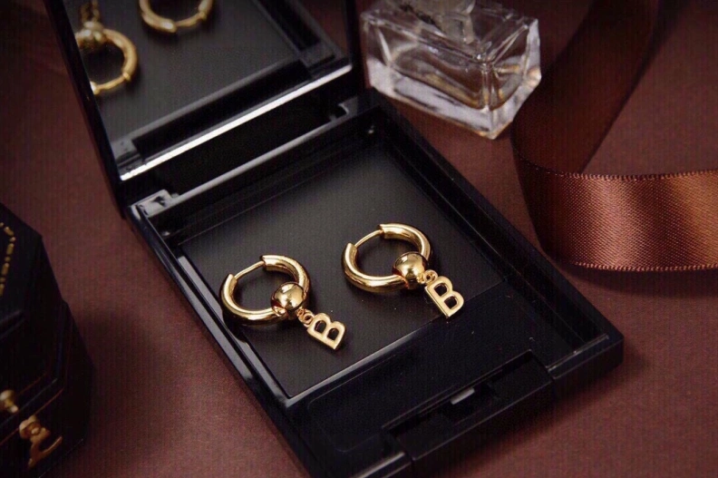 EasyMatch Bxlxnciaga Earrings 282239