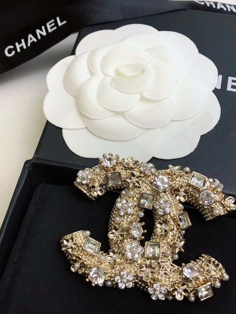 WellDesigned Chxnxl Brooches 286385