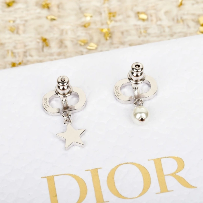 Christian Dxxr Earrings Minimalist 294191