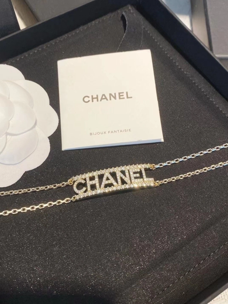 Stylish Chxnxl Necklaces 285408