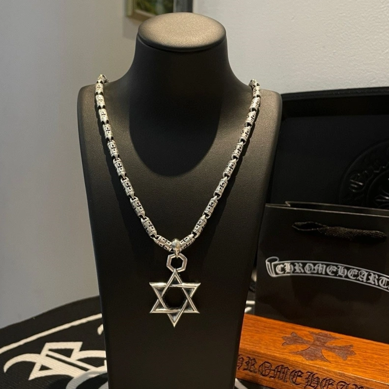 Classic Chrxmx Hxxrts Necklaces 296921