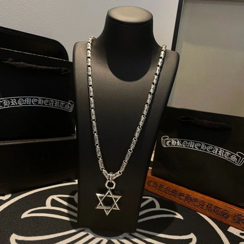 Classic Chrxmx Hxxrts Necklaces 296921