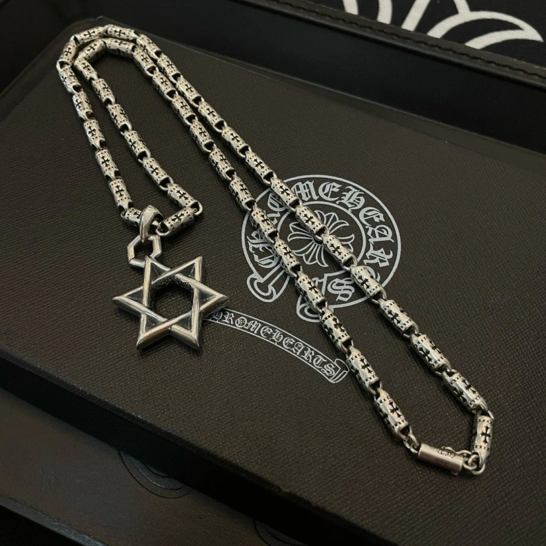 Classic Chrxmx Hxxrts Necklaces 296921