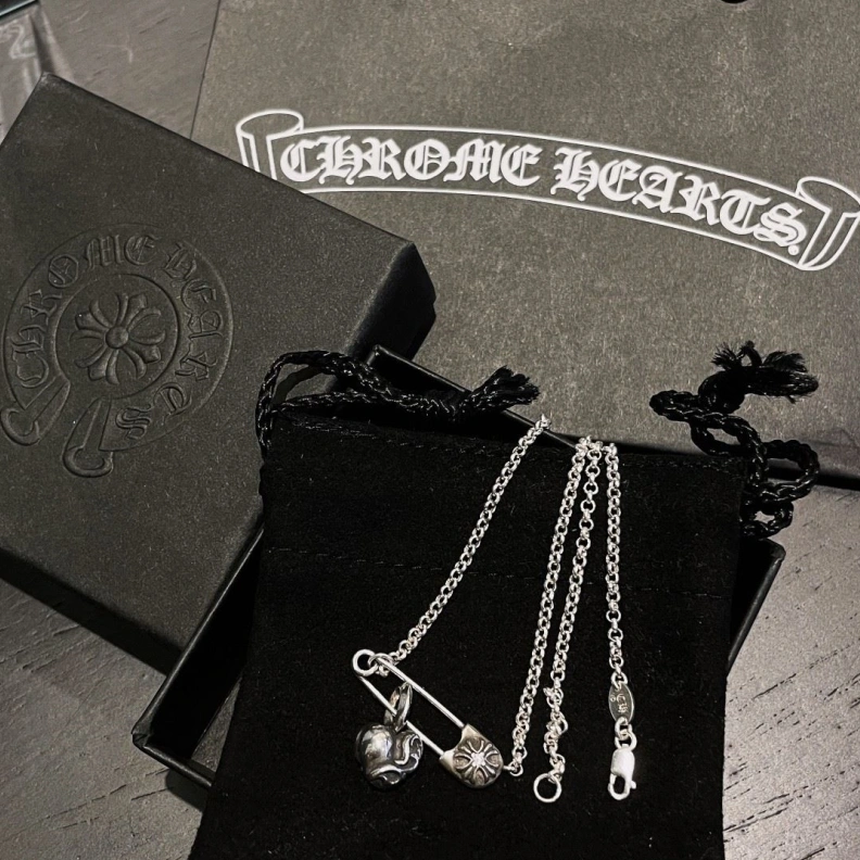 Sleek Chrxmx Hxxrts Necklaces 296904