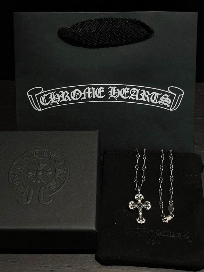 Trendy Chrxmx Hxxrts Necklaces 296916