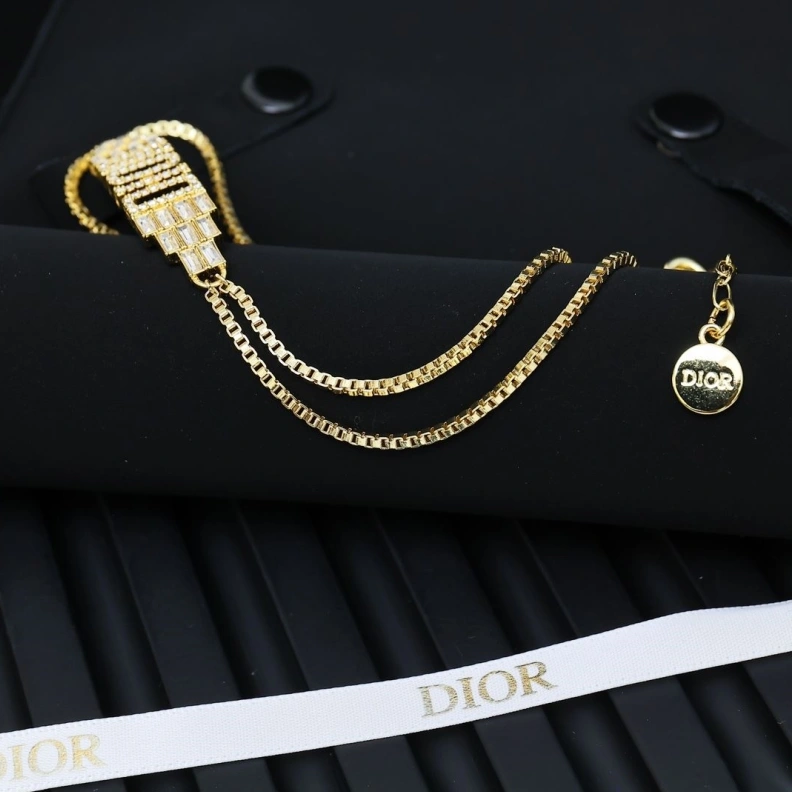 Christian Dxxr Necklaces Stylish 294089