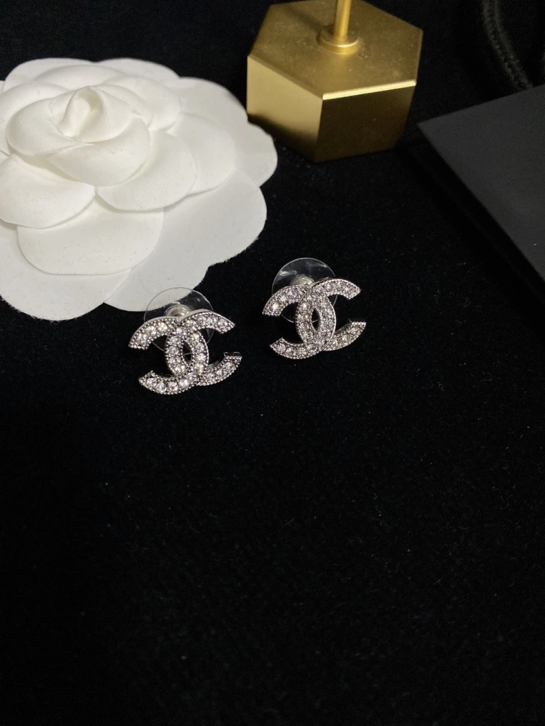 Efficient Chxnxl Earrings 285941