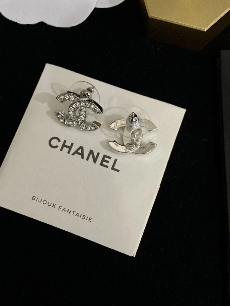 Efficient Chxnxl Earrings 285941