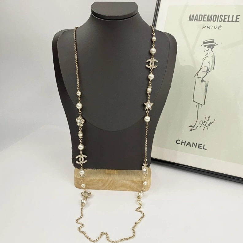 Vibrant Chxnxl Necklaces 285404