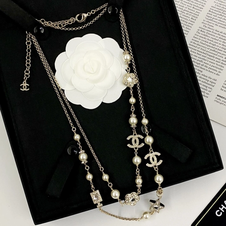 Vibrant Chxnxl Necklaces 285404