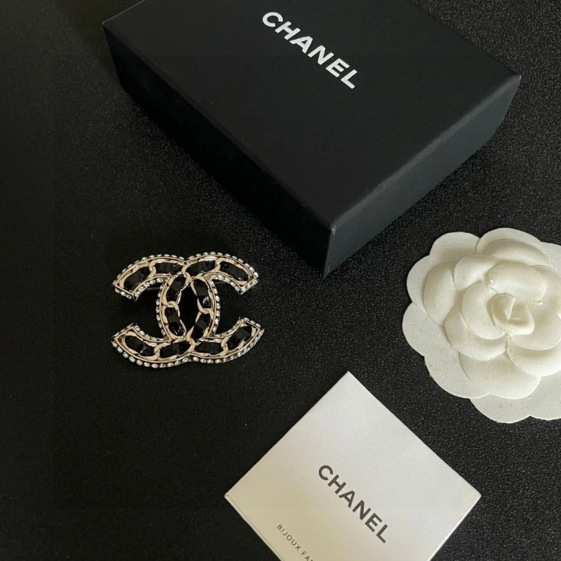 Minimalist Chxnxl Brooches 286373