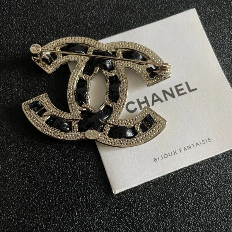 Minimalist Chxnxl Brooches 286373