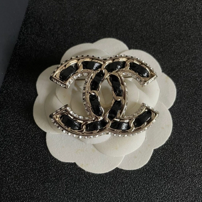 Minimalist Chxnxl Brooches 286373