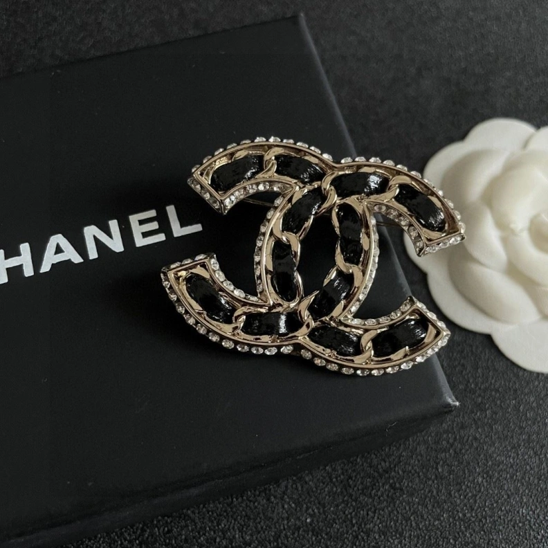 Minimalist Chxnxl Brooches 286373