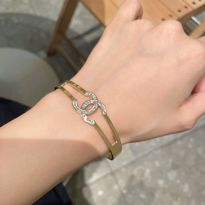 Fashionable Chxnxl Bracelets 286476