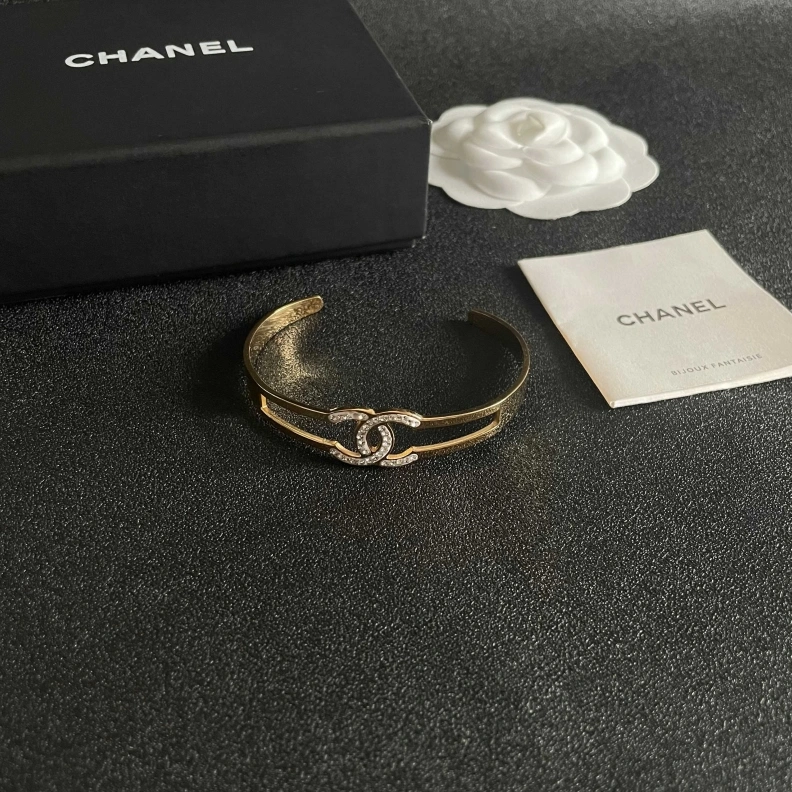 Fashionable Chxnxl Bracelets 286476