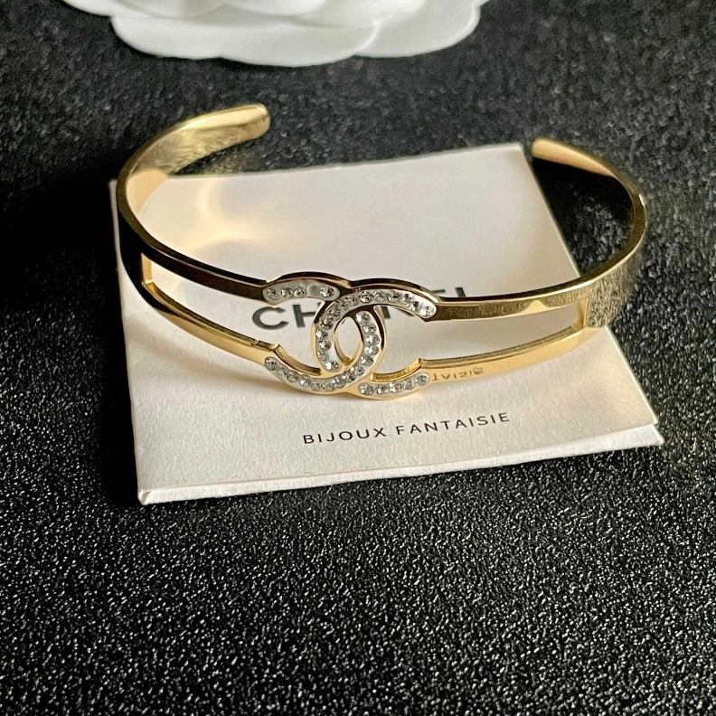 Fashionable Chxnxl Bracelets 286476