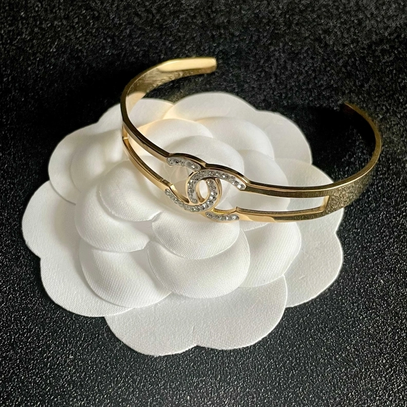 Fashionable Chxnxl Bracelets 286476