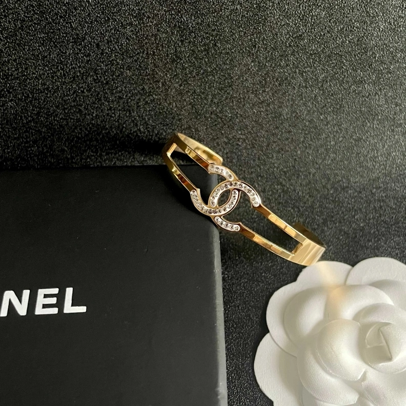 Fashionable Chxnxl Bracelets 286476