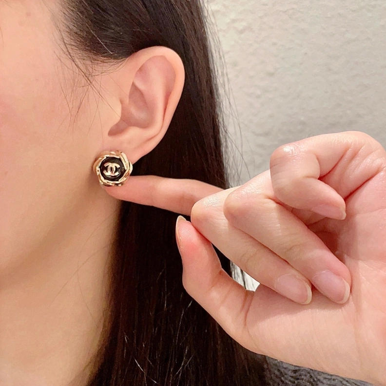 Breathable Chxnxl Earrings 285921