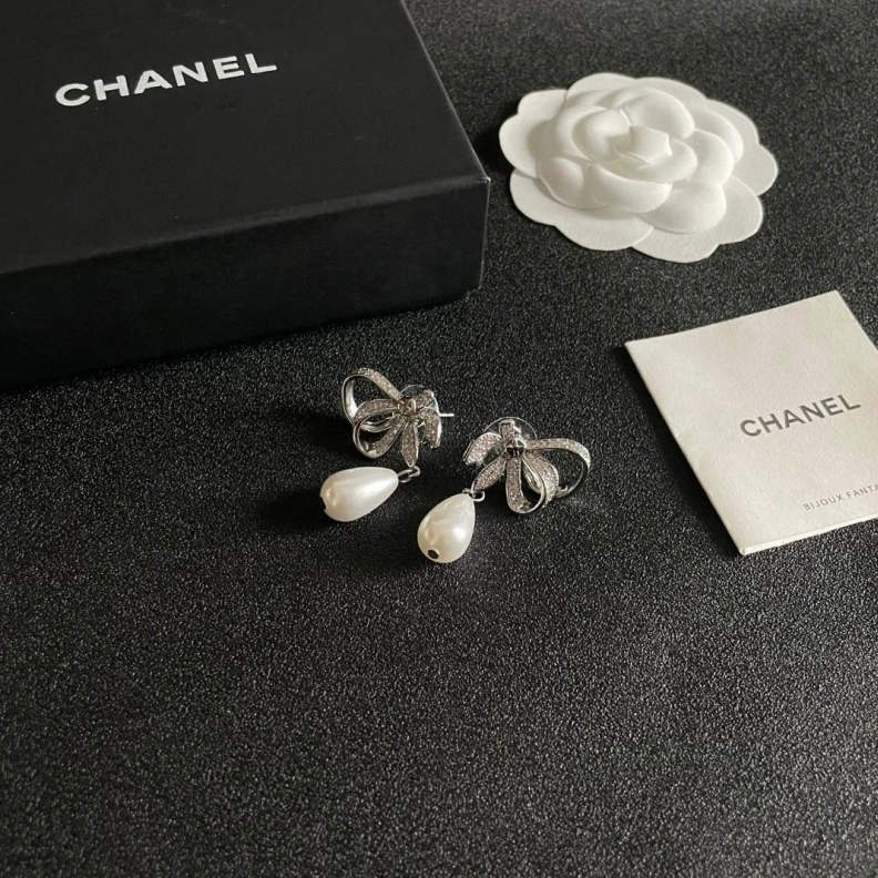 Breathable Chxnxl Earrings 285919
