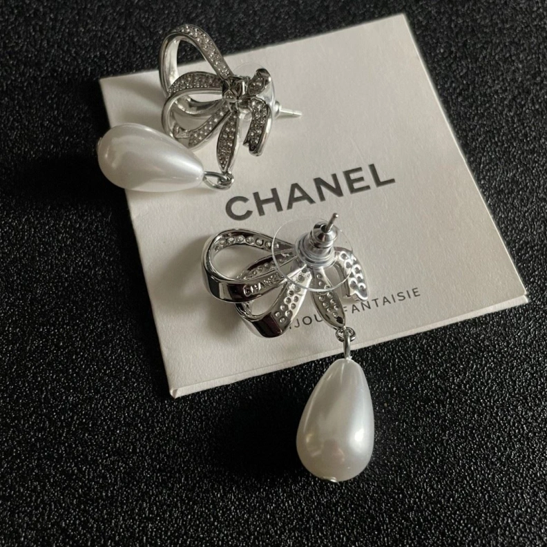 Breathable Chxnxl Earrings 285919