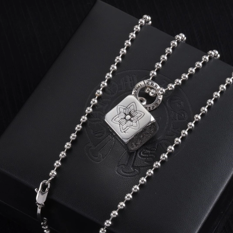 Vibrant Chrxmx Hxxrts Necklaces 296890