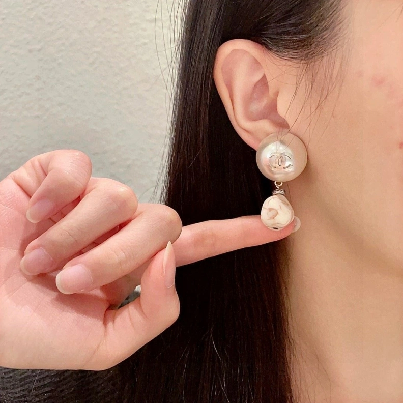 Flexible Chxnxl Earrings 285909