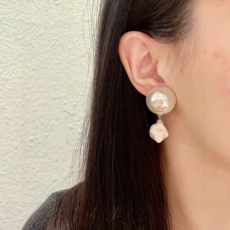 Flexible Chxnxl Earrings 285909