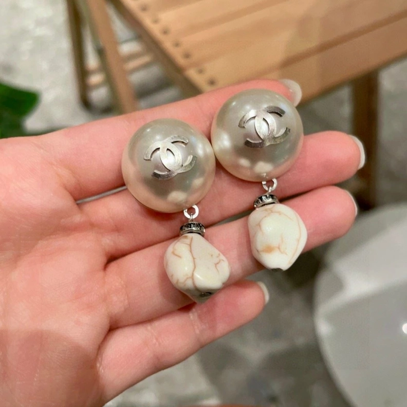 Flexible Chxnxl Earrings 285909