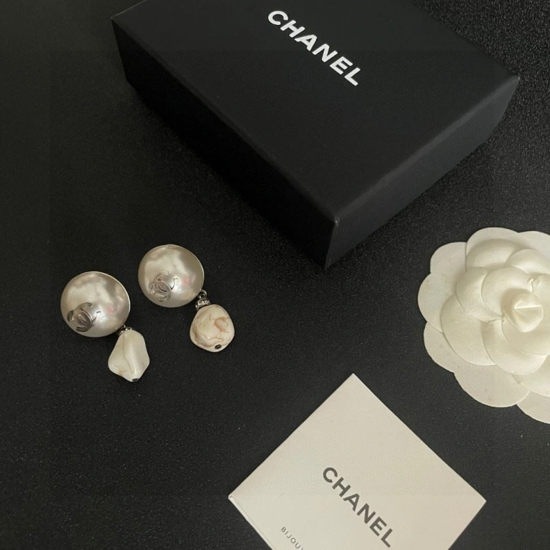 Flexible Chxnxl Earrings 285909