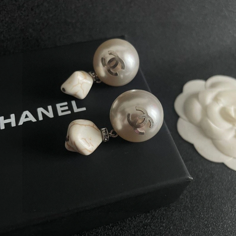 Flexible Chxnxl Earrings 285909