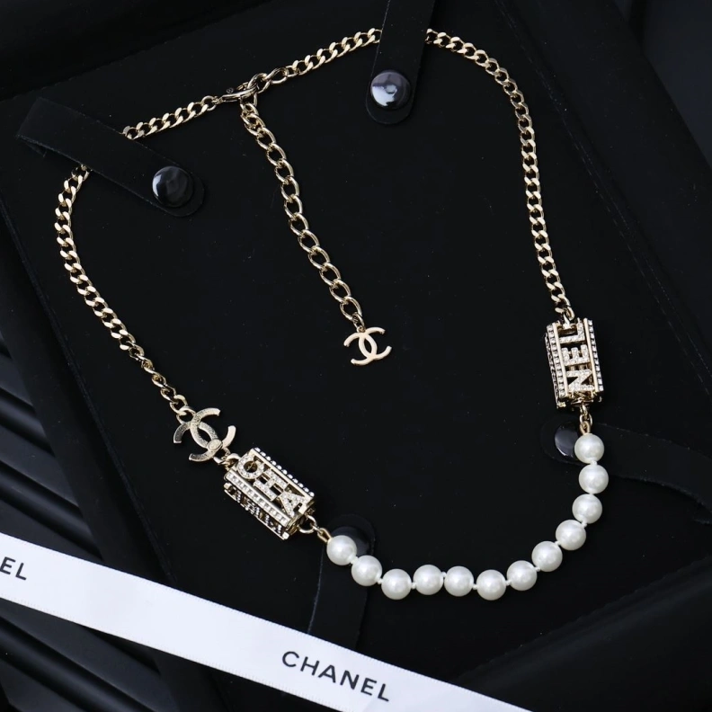 HighQuality Chxnxl Necklaces 285400