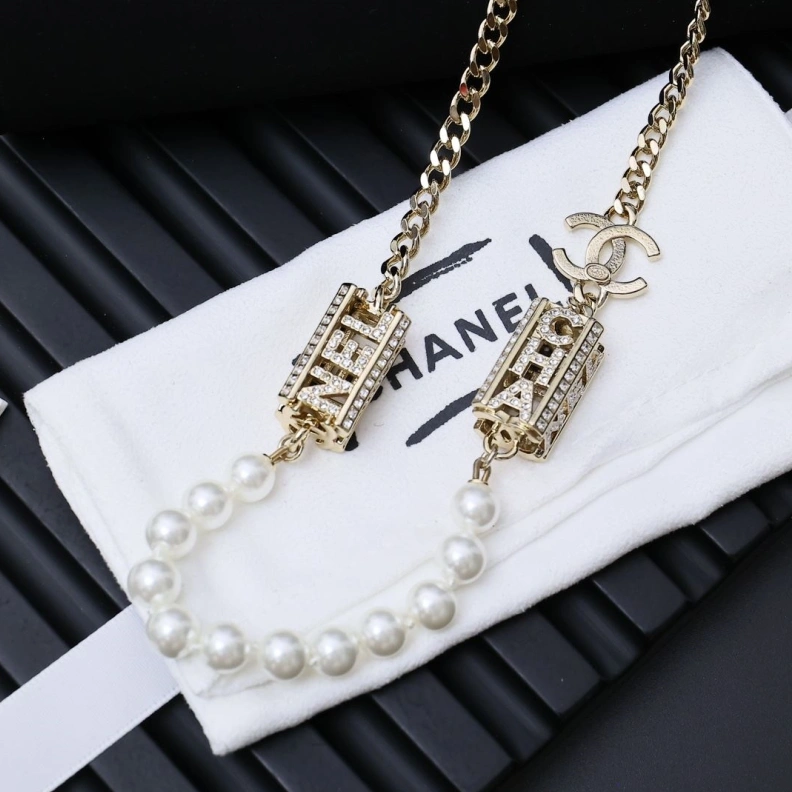 HighQuality Chxnxl Necklaces 285400