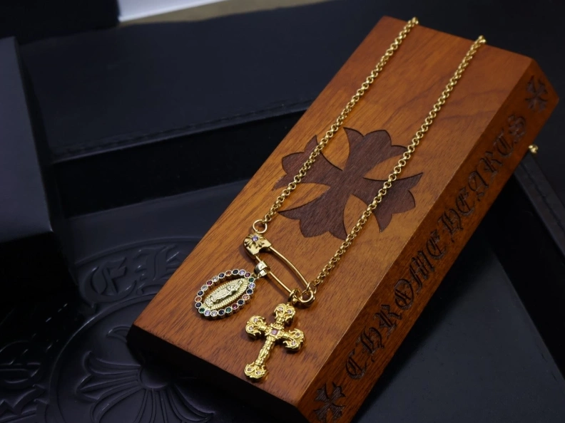 Resilient Chrxmx Hxxrts Necklaces 296861