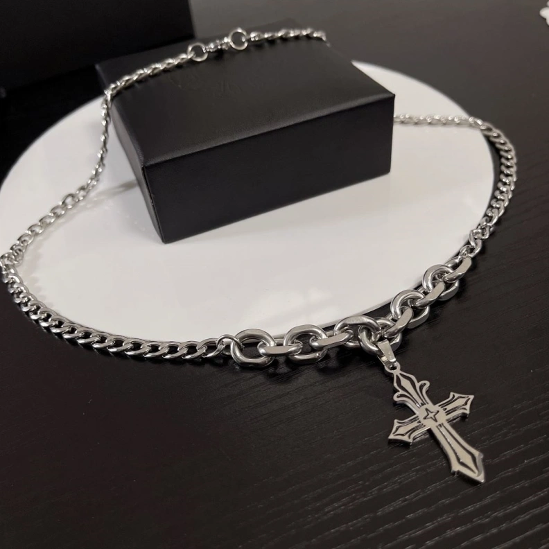 EyeCatching Chrxmx Hxxrts Necklaces 296840